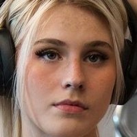 Annabel Lucinda Desnuda