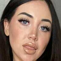 Bambi Brunette Desnuda