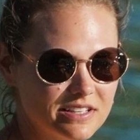 Cassandra Jean Amell Desnuda