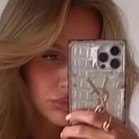 Emily Shak Desnuda