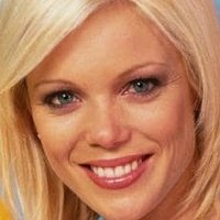 Holly Brisley Desnuda