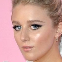 Julia Schlaepfer Desnuda