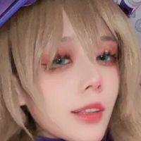 Lisa Cosplay Desnuda