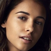 Naomi Scott Desnuda