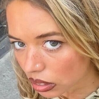 Nilufer Yanya Desnuda