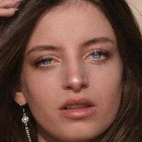 Noga Etin Desnuda