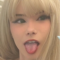 Petite Foxy Mei Desnuda